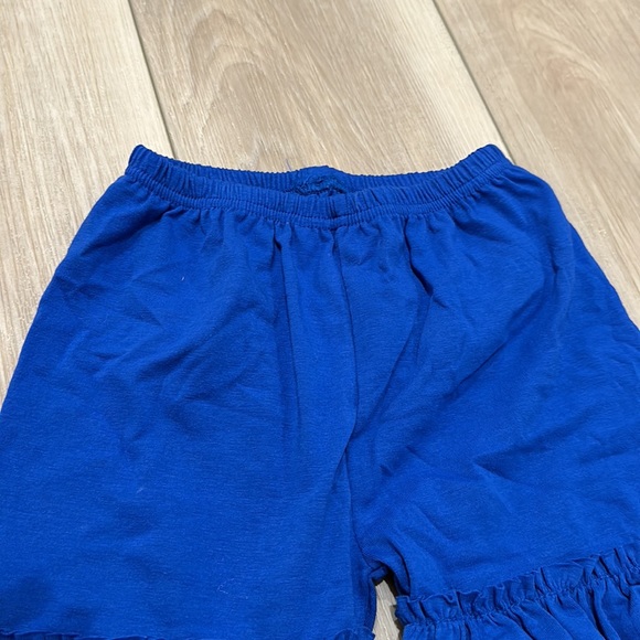 EUC Girls Size 5-6 Boutique Brand Ruffle Stretch Waist Shorts in Royal Blue - Picture 3 of 5